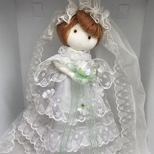 RUSS BERRIE Collectible BRIDE DOLL Brown Brunette WEDDING GIFT Vintage